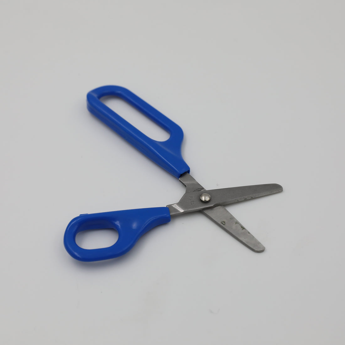 Right-handed Long Loop Self-Opening Scissors with blue handle, designed for children with special needs and a spring to reopen the blades.