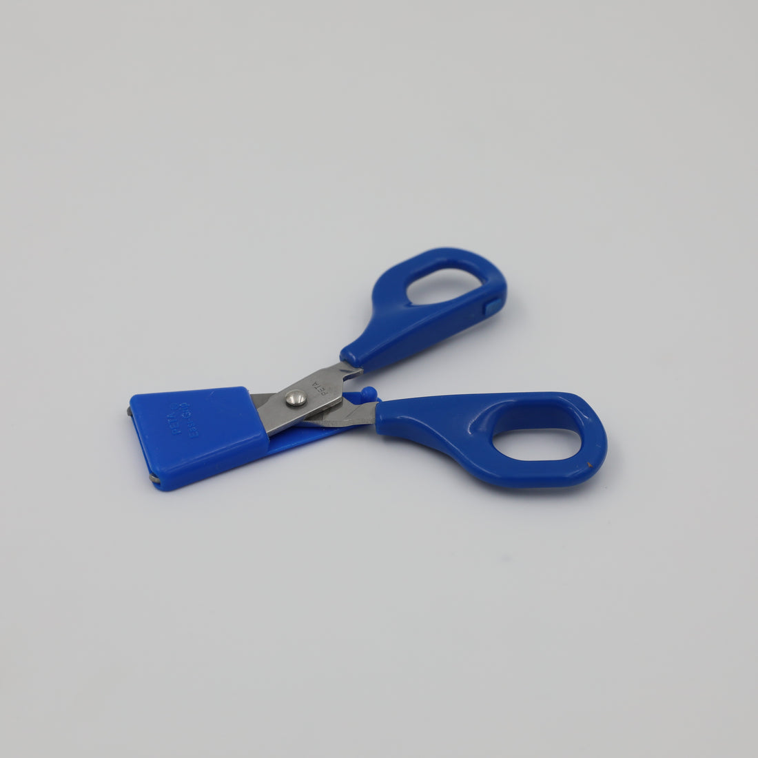 Right-handed blue Child Self-Opening Scissors with blade guard on for secure storage, designed for children needing extra assistance.